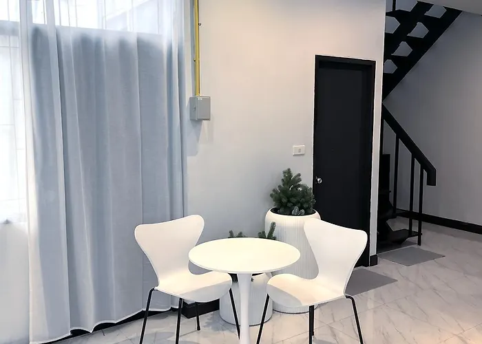 Дом отдыха Single House 4br Parking And Kitchen In Sukhumvit49-1 Бангкок