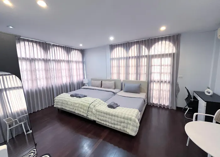 Single House 4br Parking And Kitchen In Sukhumvit49-1 *