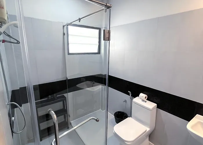 Single House 4br Parking And Kitchen In Sukhumvit49-1 *