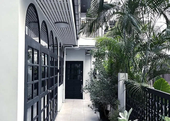 Single House 4br Parking And Kitchen In Sukhumvit49-1 *